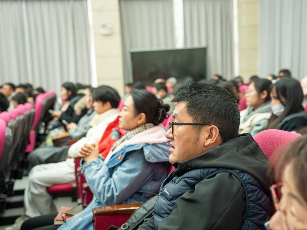 观众特写 (3).jpg